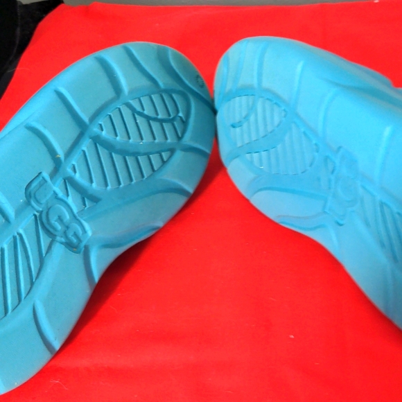 UGG Shoe - Picture 4 of 5